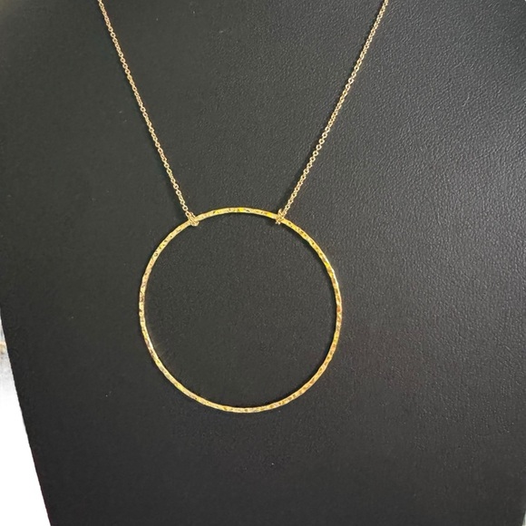 Stella & Dot Essential Hammered Hoop Pendant Gold Necklace Classic Statement OS - Picture 6 of 10